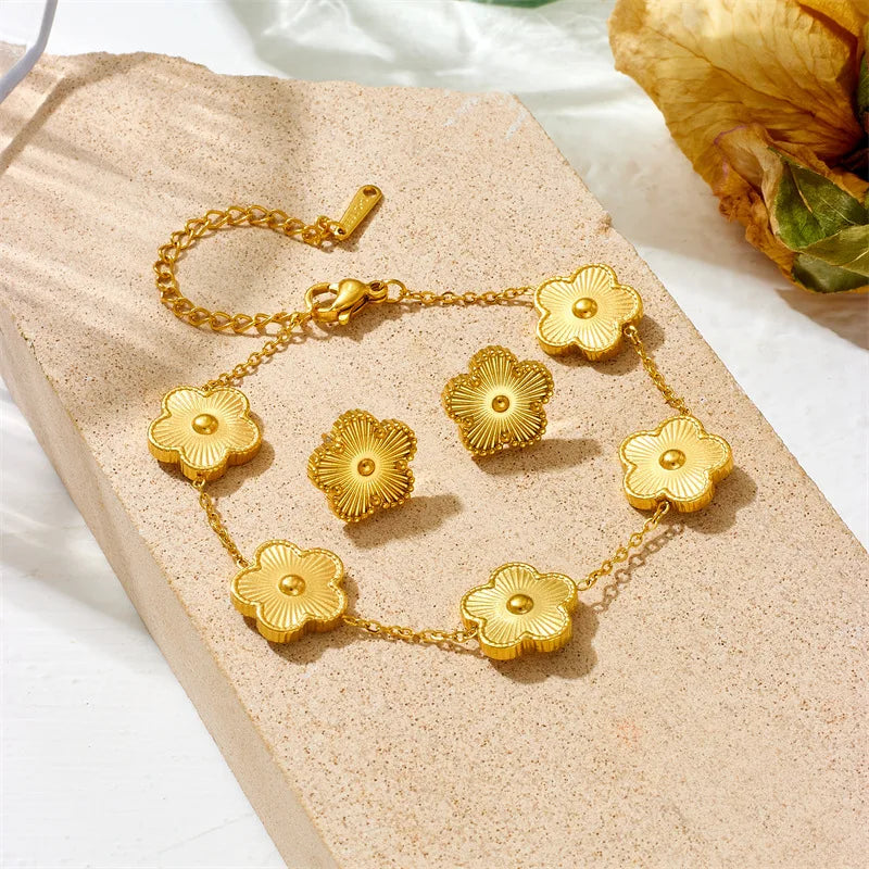 Conjunto Colar Pulseira e Brincos Trevo Dourado